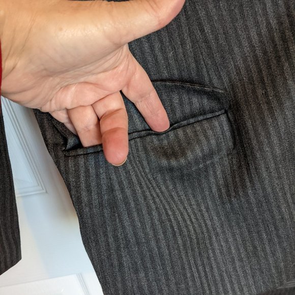 80S VINTAGE POWER WOMAN GREY WOOL SUIT.  BOSS Shoulder Pads, CRAFTSMANSHIP! 10 - Picture 7 of 15